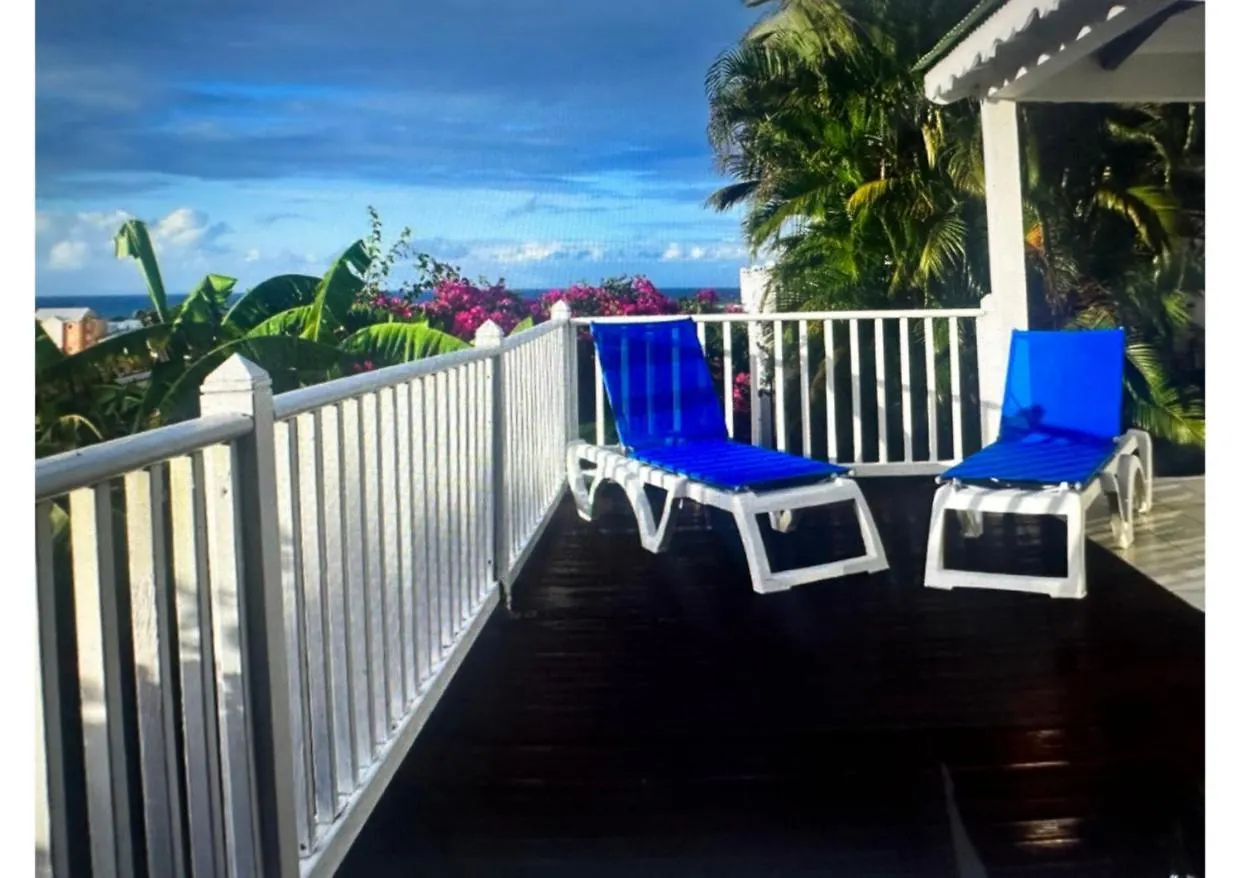 Holiday home Le Lagon Bleu, Bungalows Vue Sur Mer , 350 M De La Plage Sainte-Anne