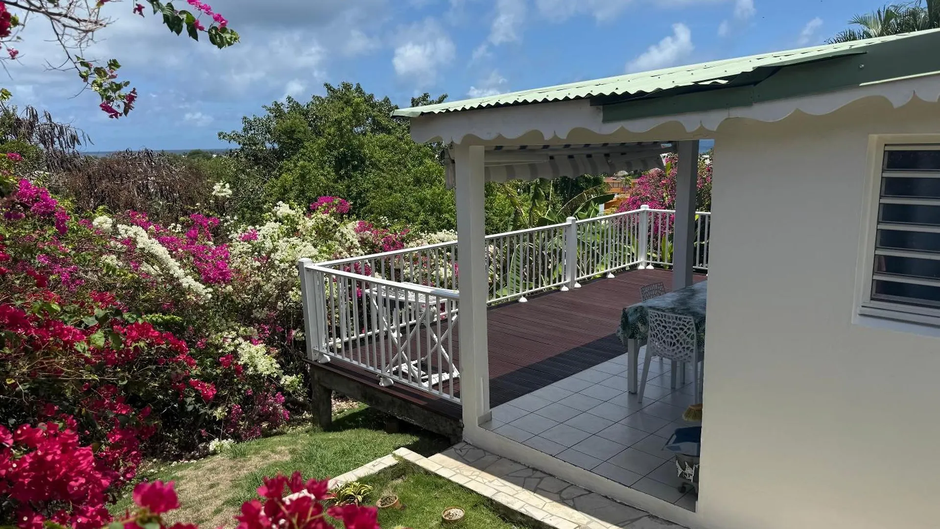 Hébergement de vacances Le Lagon Bleu, Bungalows Vue Sur Mer , 350 M De La Plage Sainte-Anne  Guadeloupe